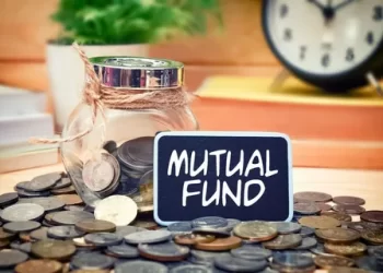 Performance Tracking in Mutual Fund Schemes